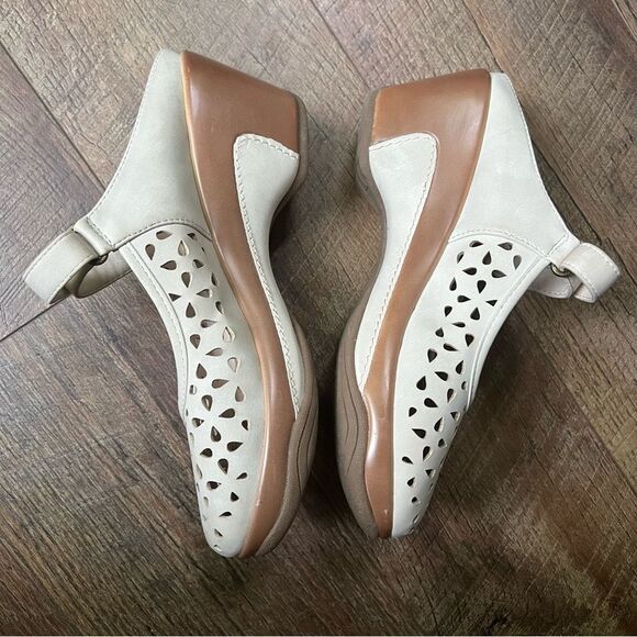 𝅺Solanz Vespa clogs cream lazer cut size 7.5 shoes ankle strap - Picture 12 of 14